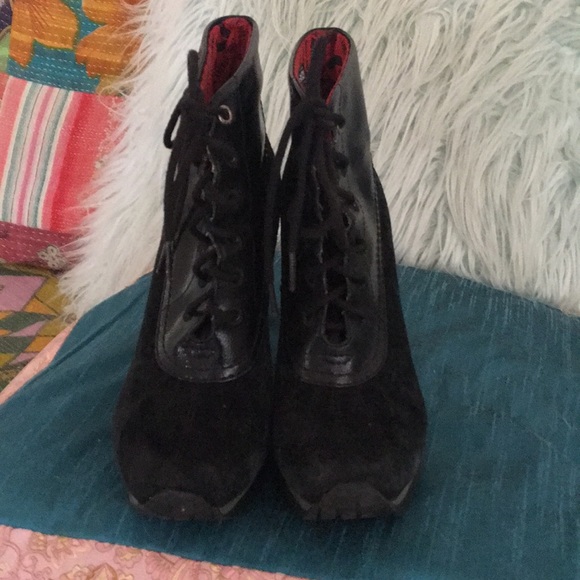 Shoes - Picture 2 of 7